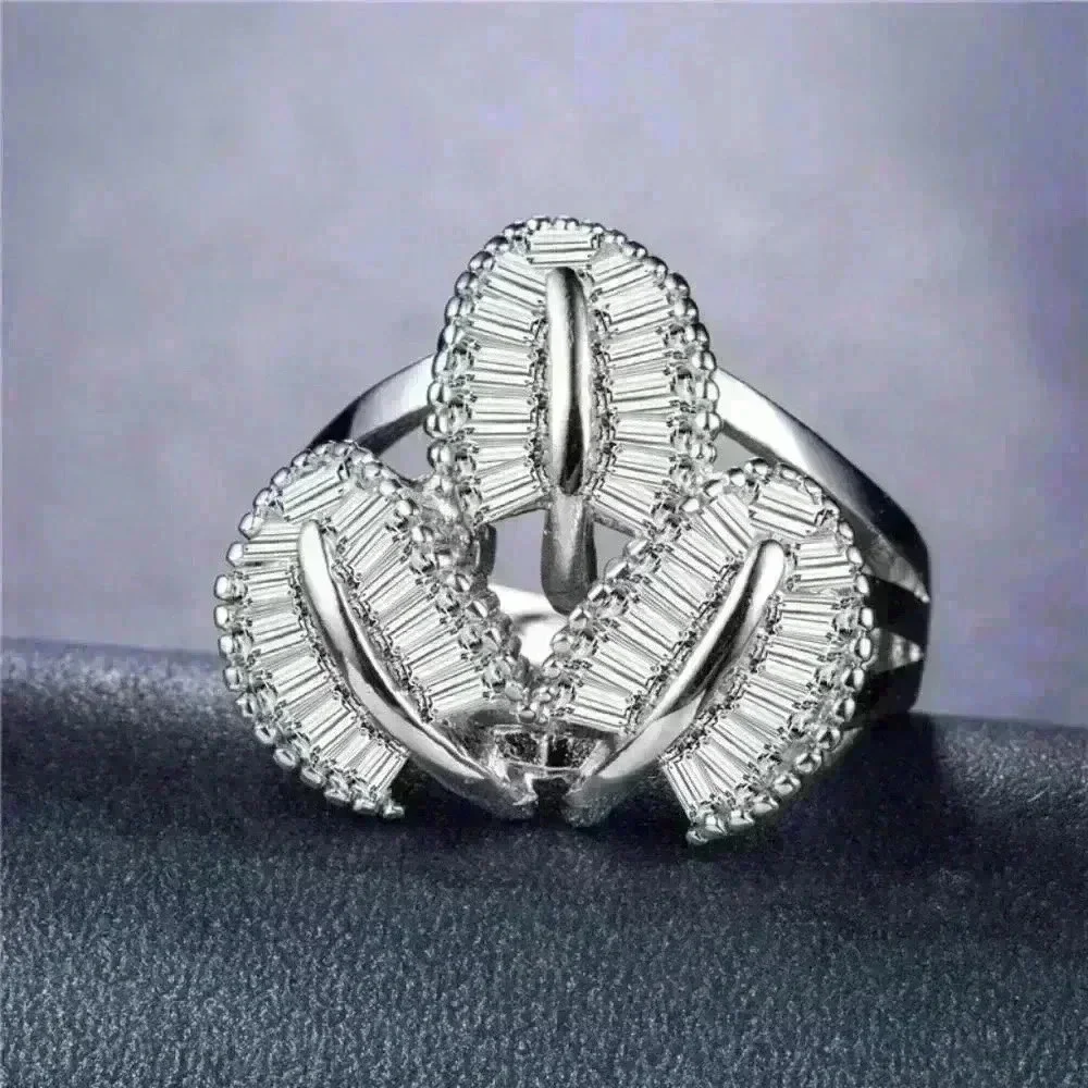 🍁 New Creative Design 3 Leaf Shaped Luxury Ring, GPMB1498